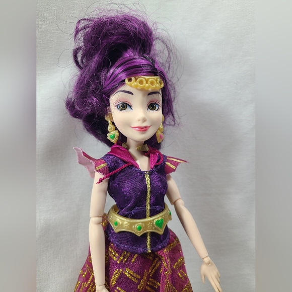 Disney Descendants Villain Genie Chic Mal Doll - Picture 2 of 2
